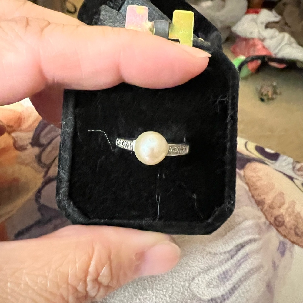 Elegant Silver Pearl Ring